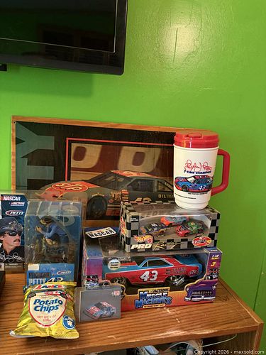 Lot #8 (1 of 4)