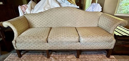 Traditional 3-Seat Beige Fabric Sofa with Wooden Legs (1 of 3)