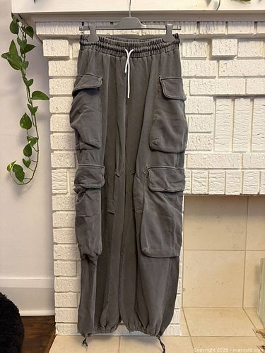 Fashion Nova Gray Cargo Jogger Pants (1 of 3)