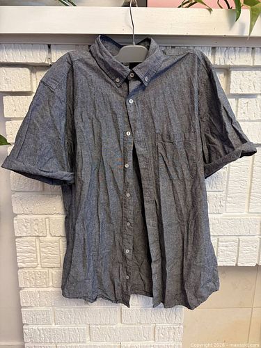 Lot of 2 XL Short-Sleeve Button-Up Shirts, American Apparel & Roots (1 of 6)
