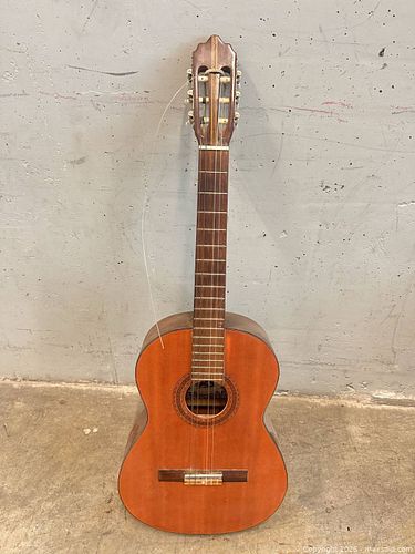 Alvarez Guitar Made In Japan  (1 of 3)