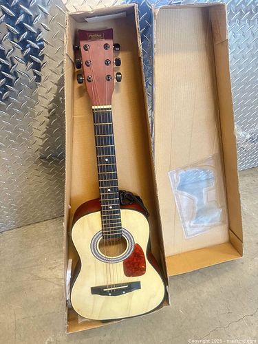 First Act Acoustic Kids Guitar  (1 of 3)