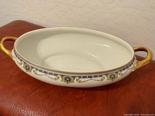 Vintage Porcelain Covered Serving Bowl with 8 Bread/Dessert Plates (1 of 20)