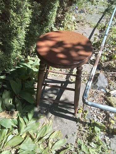 Antique 22" Oak Counter Stool – Turned Legs & Double-Ring Stretcher (13.5" Round Seat) (1 of 5)