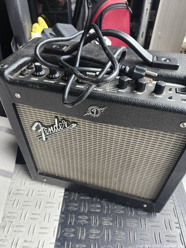 Fender Mustang II Practice Combo Guitar Amplifier (1 of 4)