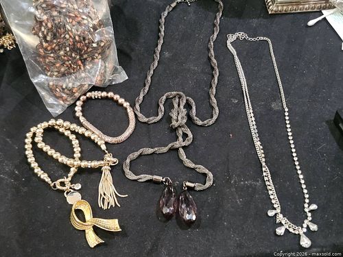 Mixed Jewelry Lot: Necklaces & Bracelets, Gold/Silver Tone (4–6 pcs) (1 of 5)
