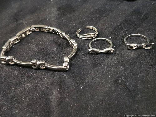 Silver-Plated Chain Bracelet and Three Minimal Silver Rings (4 pcs) (1 of 3)