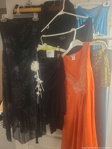 Women's clothing (1 of 8)