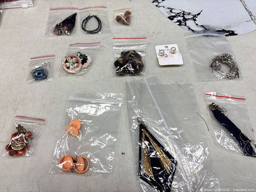Jewellery lot  (1 of 4)