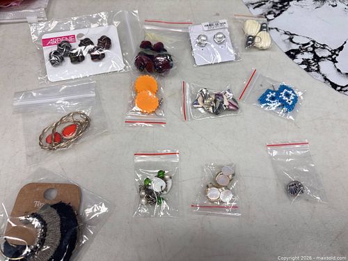 Jewelry lot  (1 of 5)