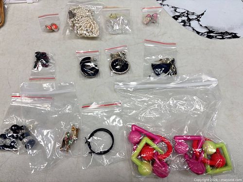 Jewelry lot  (1 of 4)