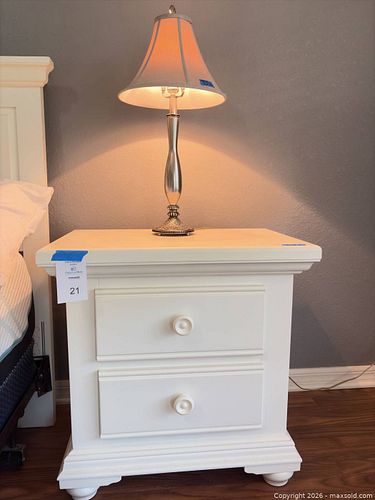 Broyhill White Nightstand with Silver Table Lamp, Pair (1 of 2) (1 of 14)