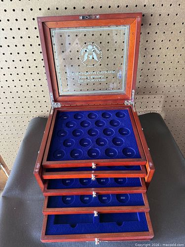 Coin holder (1 of 3)