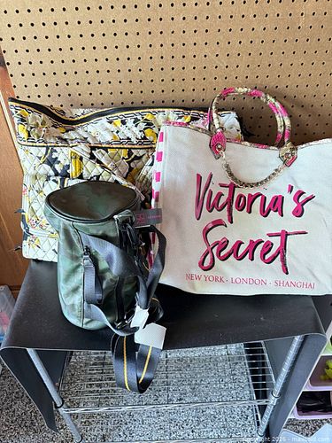 Totes (1 of 3)