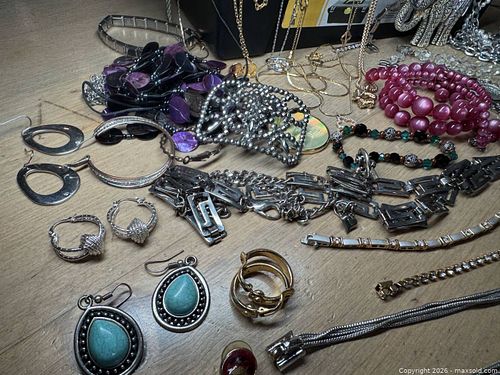 Jewelry Estate Jewellery  (1 of 14)