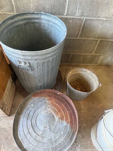 Set of Galvanized Metal Trash Can with Lid and Two Buckets (1 of 10)