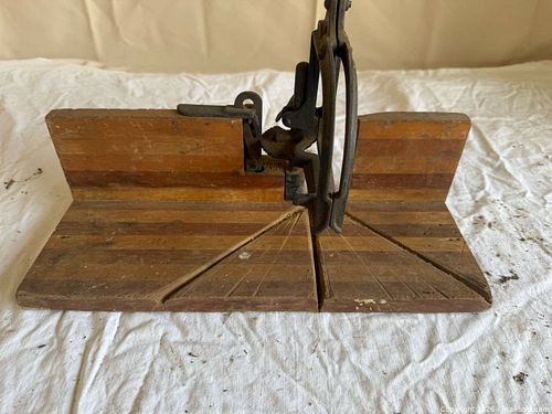 Vintage Wooden Miter Box with Cast Iron Saw Guide (1 of 10)