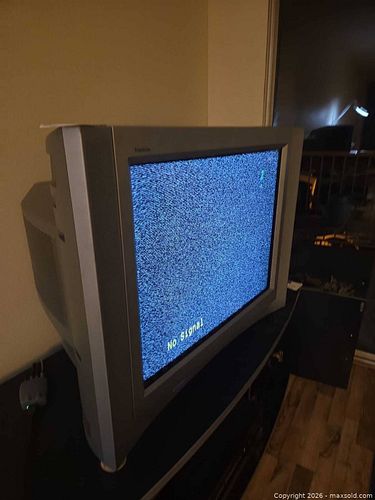 Sony 32" Trinitron CRT TV Silver/Gray (1 of 8)