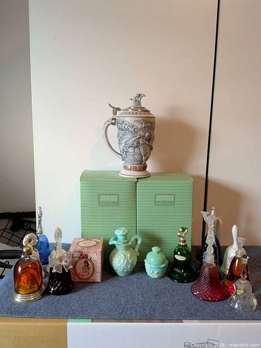 Avon collectibles (1 of 7)