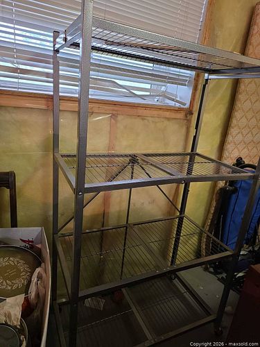 Folding shelf (1 of 3)