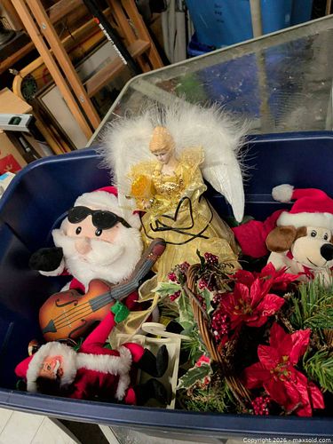 Gently used Christmas items (1 of 5)