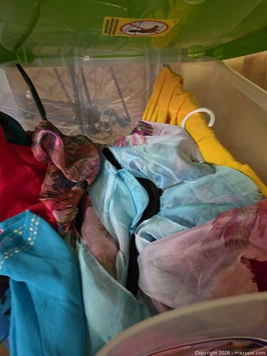 Lidded tote of clothing  (1 of 3)