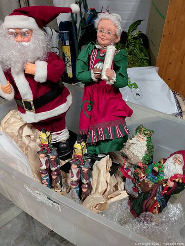 Mr and Mrs Claus and more (1 of 6)