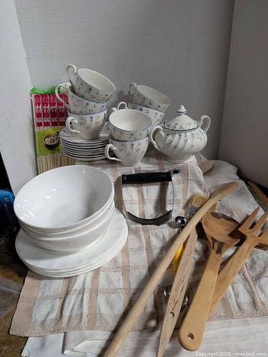 Teacups and saucers and more (1 of 4)
