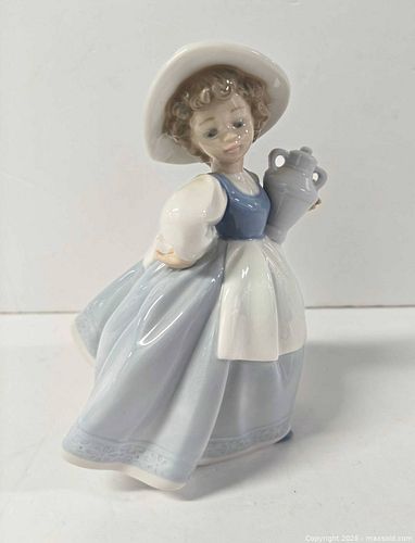 NAO by LLADRO figurine very good (1 of 8)