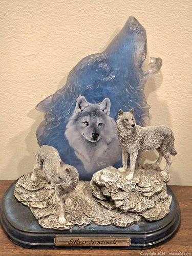 Collectable Exchange Limited Edition "Silver Sentinels" Resin Wolf Figurine  (1 of 5)