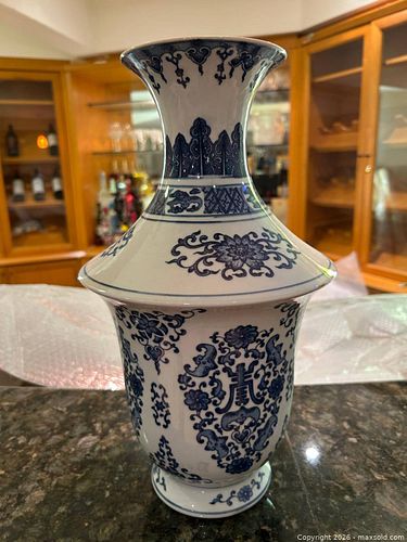 Vintage Blue and White Chinese Vase (1 of 4)