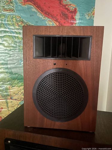 Realistic Minimus 5 Speakers — Wood Veneer (Cherry/Walnut Tone) (1 of 3)