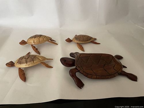 A Lot of 4 Wooden Handmade Turtles. (1 of 4)