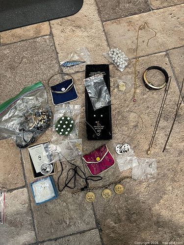 Jewelry Lot: 6–20 Mixed Necklaces, Bracelets, Earrings & Pins (1 of 11)