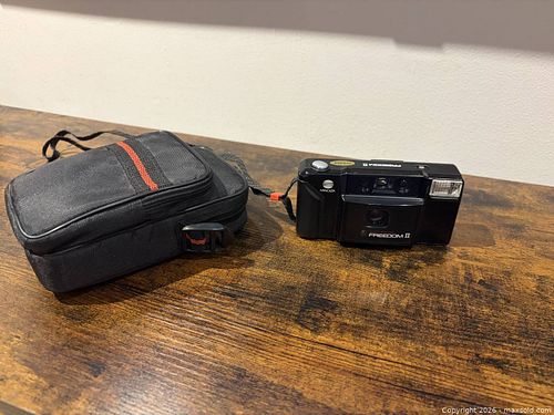 Minolta Freedom II 35mm Point & Shoot Camera (1 of 5)