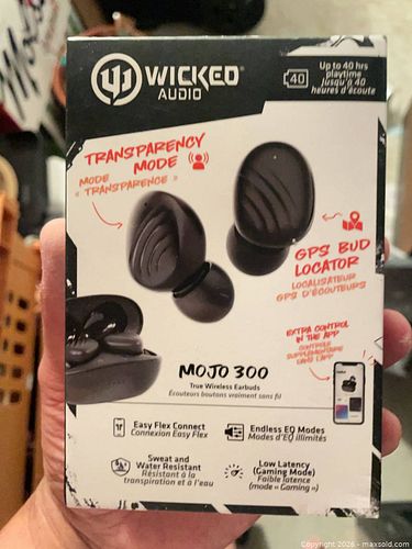 Wicked Audio Bluetooth headphones (1 of 4)