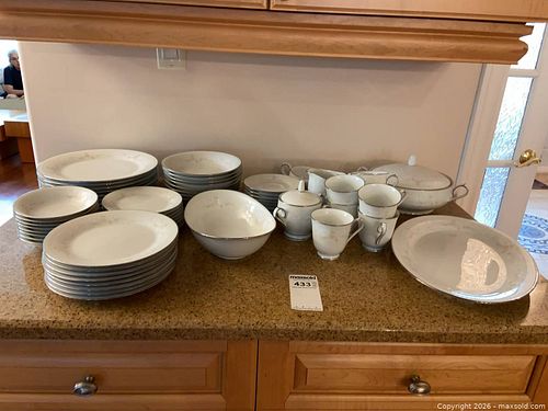 Lot #433 (1 of 9)