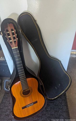 Vintage Hondo II Classical Acoustic Guitar With Case - Model H310A (1 of 10)