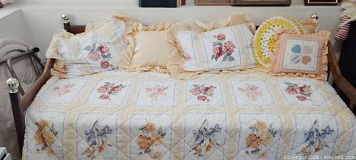 Twin Daybed with Simmons Mattress, Wood Frame & Metal Finials (1 of 3)
