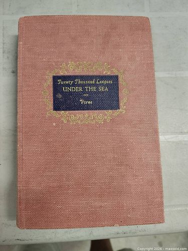Twenty Thousand Leagues Under the Sea by Jules Verne (1 of 6)