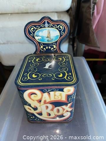 Vintage Case Manufacturing Co. Salt Box Tin (L16) (1 of 6)