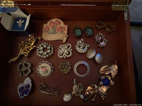 Costume Jewellery  (1 of 9)
