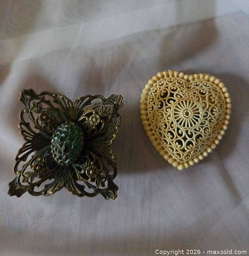 Vintage jewellery pieces  (1 of 3)