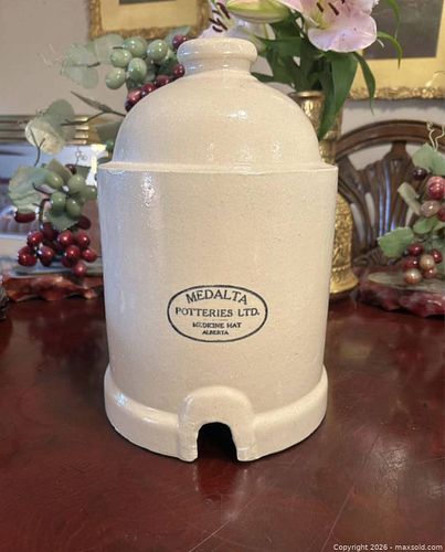 Vintage Medalta Potteries LTD Chicken Feeder (1 of 6)