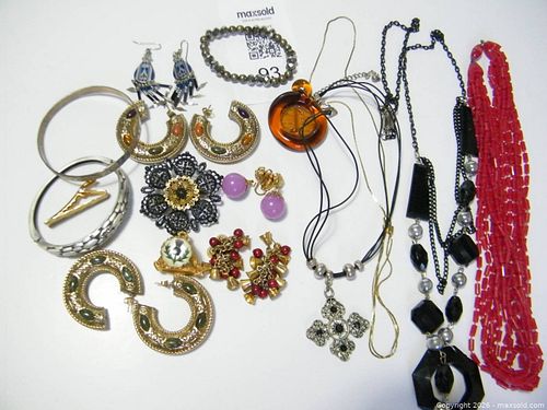 Costume Jewelry (1 of 7)