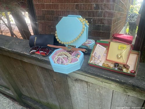 Costume Jewelry (1 of 11)
