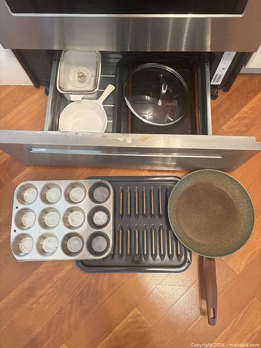 Assorted Bakeware and Cookware  (1 of 5)