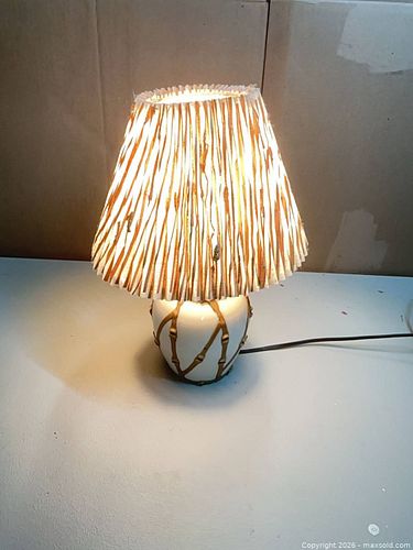 Cute little table lamp/ night light- 1151 (1 of 3)