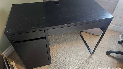 Desk Black (1 of 4)