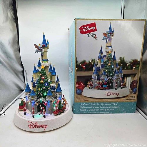 Disney Animated Musical Castle Figurine with Dumbo & Pluto (1 of 5)